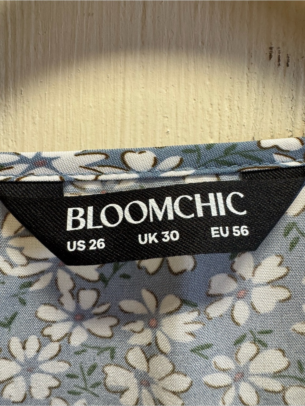 Women's BloomChic Blue Floral Top - Picture 4 of 6